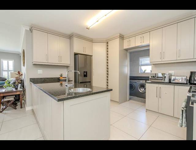 4 BEDROOM HOUSE FOR SALE IN CALYPSO BEACH